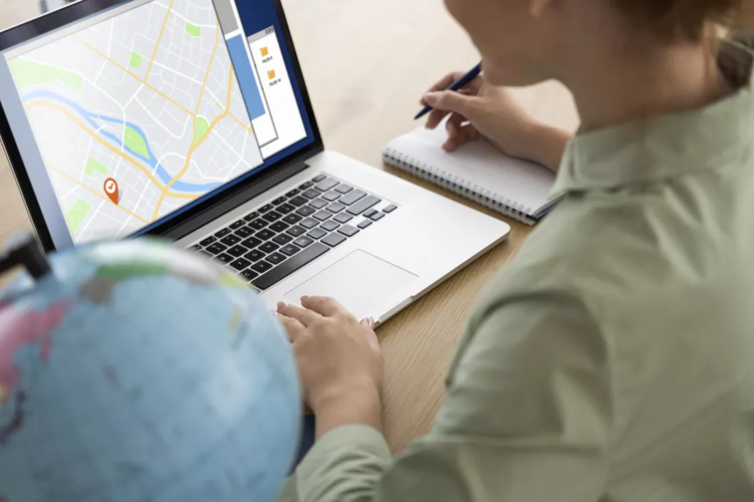travel-agent-offering-trip-planning-clients